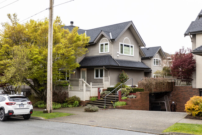 1053 St. Andrews Av in North Vancouver, BC - Building Photo - Building Photo