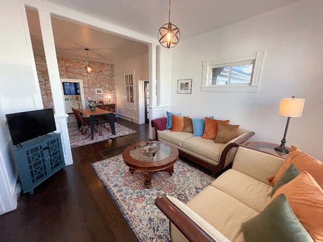 property at 711 W 5th St