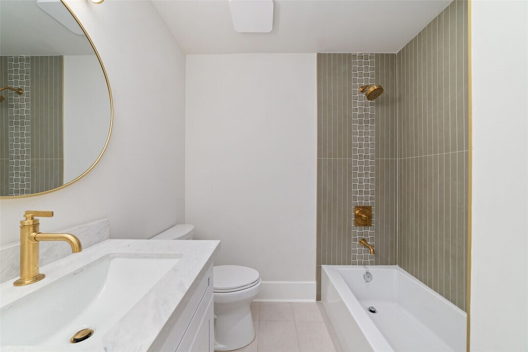 1830 Locksford St in Houston, TX - Building Photo