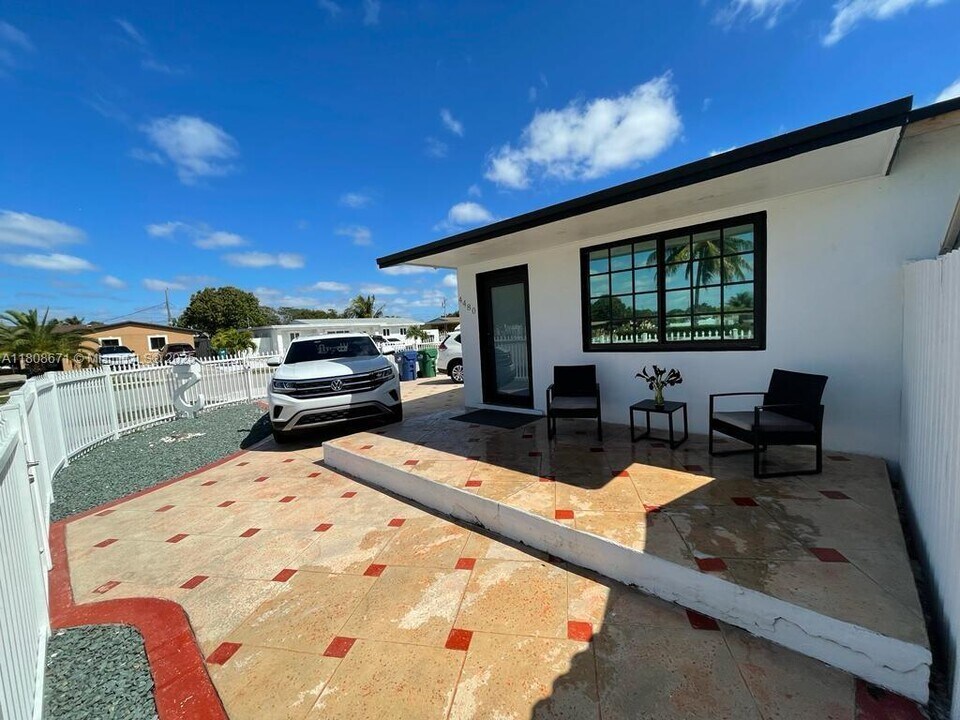 4480 NW 170th St in Miami Gardens, FL - Building Photo
