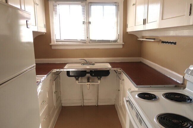 527 Yakima St, Unit L in Wenatchee, WA - Foto de edificio - Building Photo