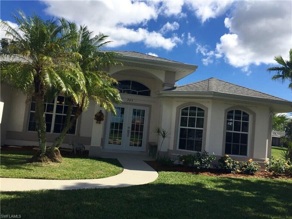 703 SW Santa Barbara Pl in Cape Coral, FL - Building Photo
