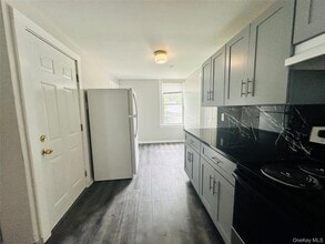 244 Church St, Unit 2 in Poughkeepsie, NY - Building Photo - Building Photo