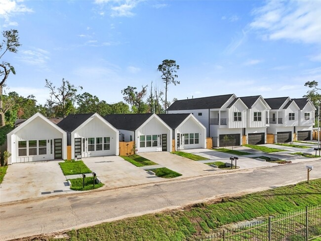 property at 2406 Mann St