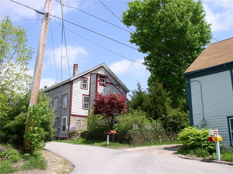 12 Railroad St in Shannock, RI - Building Photo