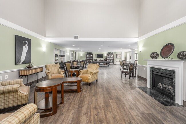 River Point Senior Apartments in Essex, MD - Foto de edificio - Building Photo