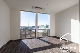 2340 N California Ave in Chicago, IL - Building Photo - Building Photo