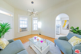1241 S Kenmore Ave in Los Angeles, CA - Building Photo - Building Photo