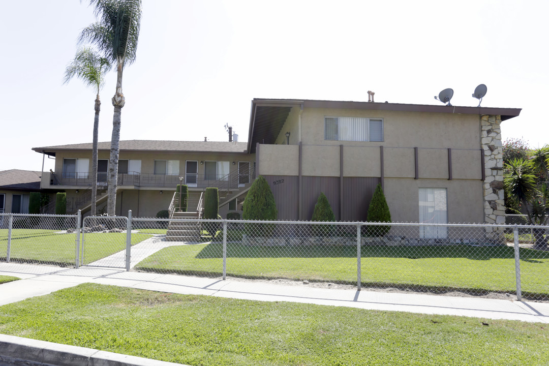 Cellini Avenue Apartments in Garden Grove, CA - Foto de edificio