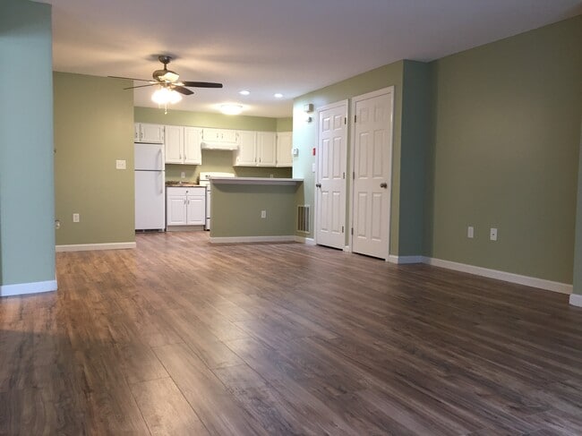 507 Ashmead Cmn, Unit 507 in Enfield, CT - Building Photo - Building Photo