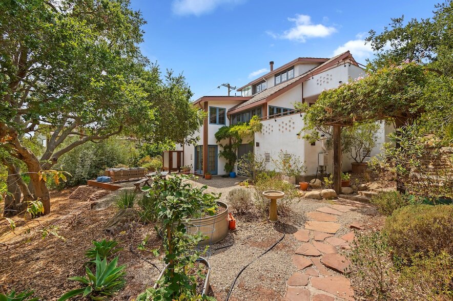 1427 Tunnel Rd in Santa Barbara, CA - Building Photo