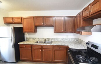 Admiral Apartments in Orange Park, FL - Foto de edificio - Building Photo