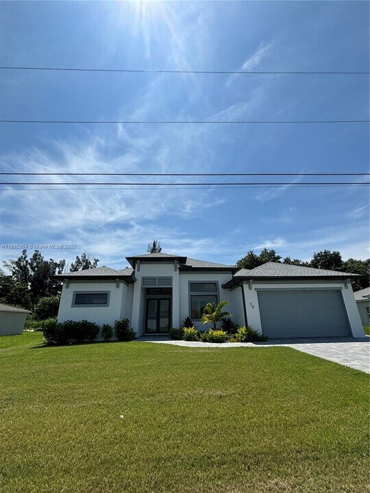 50 NE 4th St in Cape Coral, FL - Building Photo