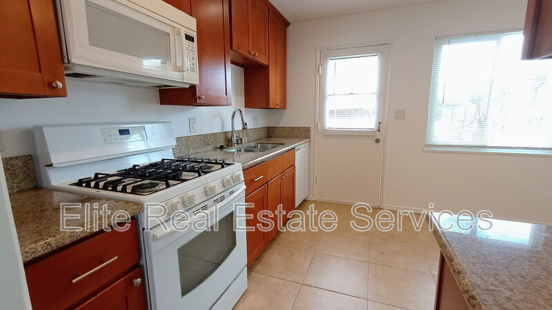 6110 Horton Dr in La Mesa, CA - Building Photo