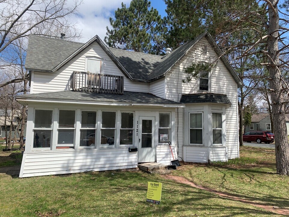 1121 6th Ave E in Menomonie, WI - Building Photo