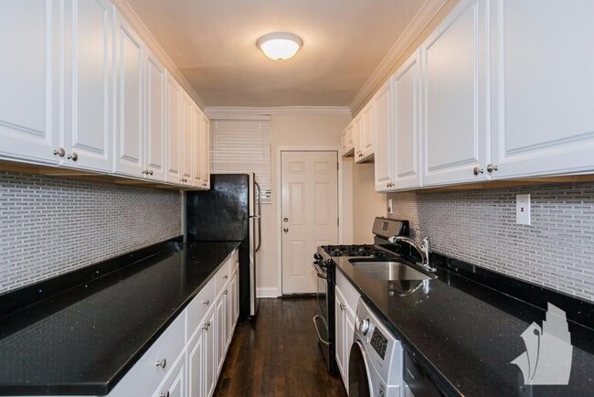 732 W Roscoe St, Unit 1N in Chicago, IL - Building Photo - Building Photo