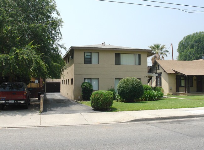 319 S Primrose Ave in Monrovia, CA - Foto de edificio - Building Photo