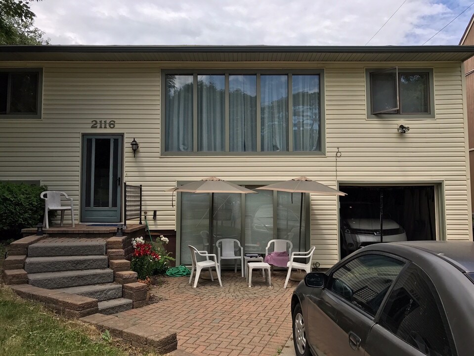 2116 Thaler Ave in Ann Arbor, MI - Foto de edificio