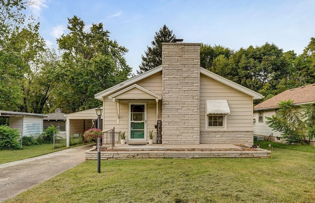 property at 1123 W High St