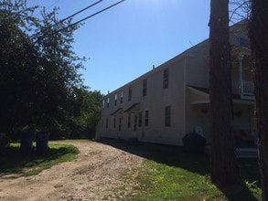 4 Dowd Ave in Canton, CT - Building Photo - Building Photo