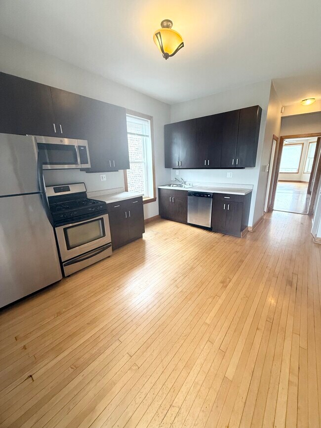 3110 W Fullerton Ave, Unit 3 in Chicago, IL - Building Photo - Building Photo