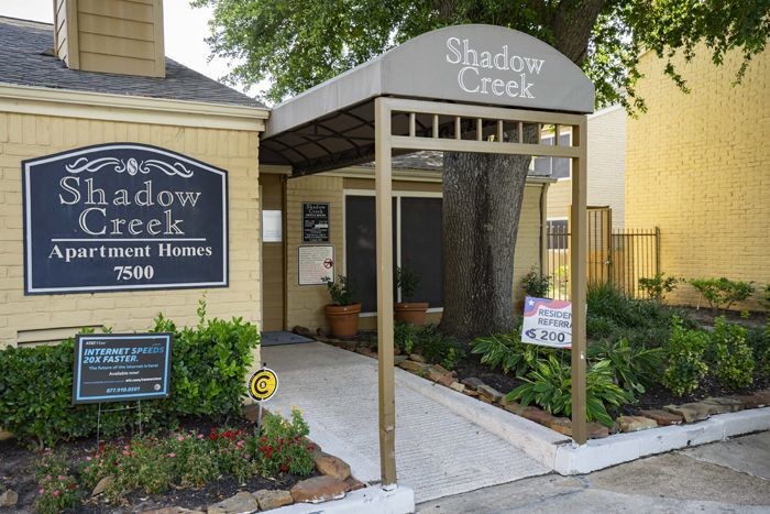 Shadow Creek in Houston, TX - Foto de edificio