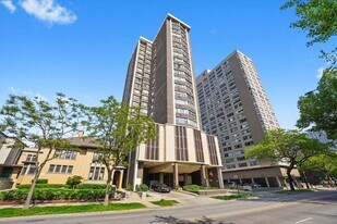 6325 N Sheridan Rd, Unit 808 in Chicago, IL - Building Photo