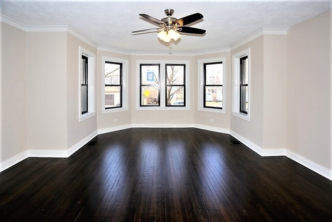 property at 4445 N Rockwell St