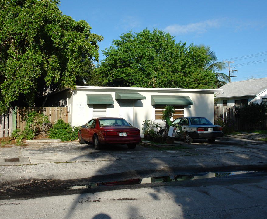 443 NE 1st Ave in Fort Lauderdale, FL - Building Photo