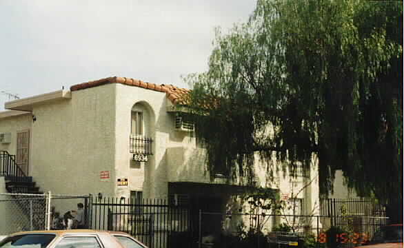 6934 RADFORD AV in North Hollywood, CA - Foto de edificio - Building Photo