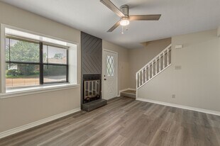 1401 Ave O in Huntsville, TX - Building Photo