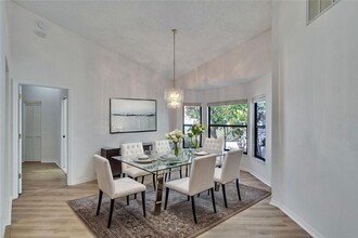 322 Northway Dr in Sun City Center, FL - Building Photo - Building Photo