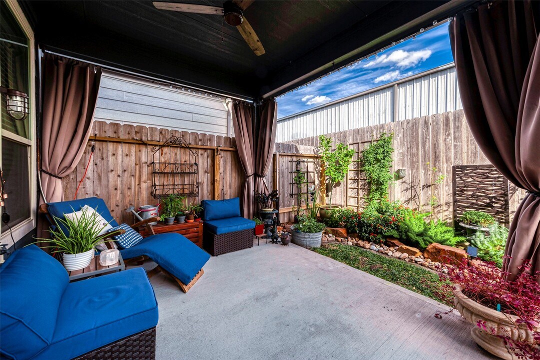 1726 Summerlyn Ter Dr in Houston, TX - Building Photo