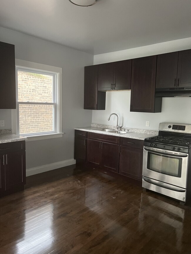 935 N Massasoit Ave in Chicago, IL - Building Photo - Building Photo