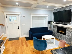 12 S Mason St, Unit 5 in Salem, MA - Foto de edificio - Building Photo