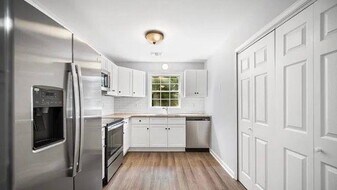 558 Manning Rd SW in Marietta, GA - Building Photo