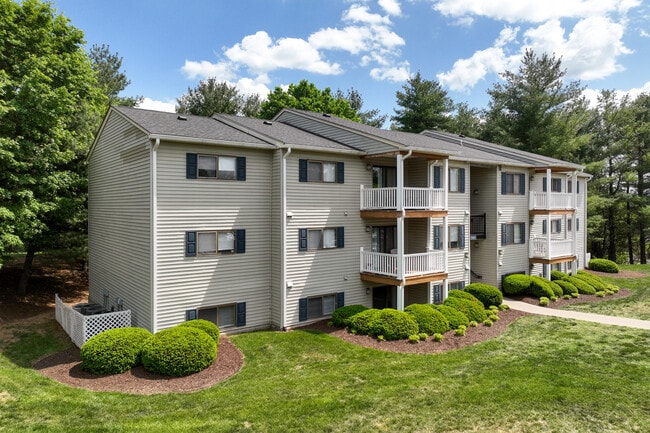Hickory Woods in Roanoke, VA - Foto de edificio - Building Photo