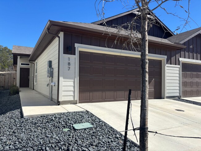 191-191 Nespral Dr in San Antonio, TX - Building Photo - Building Photo