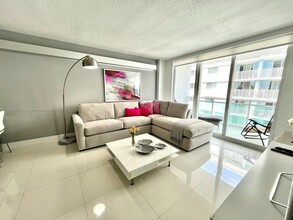 6917 Collins Ave, Unit 1206 in Miami, FL - Building Photo - Building Photo