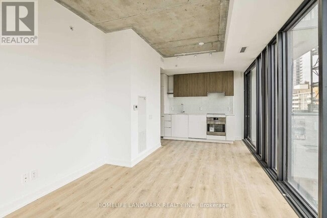 161 Roehampton Ave in Toronto, ON - Building Photo - Building Photo