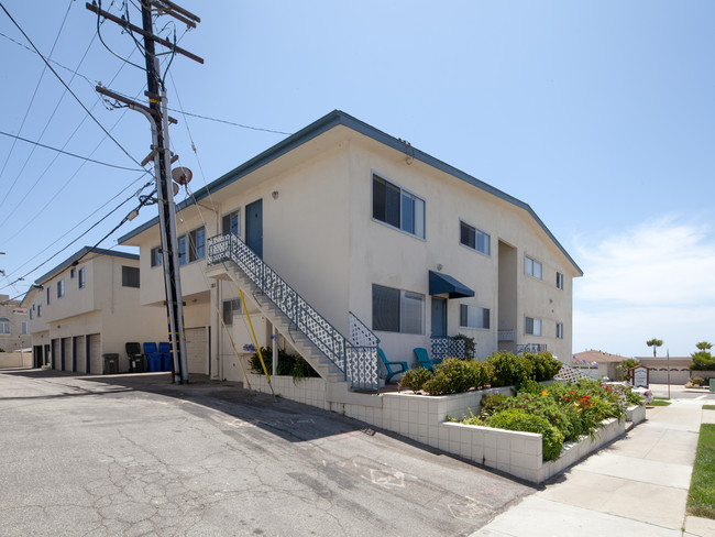 Knob Hill Apartments in Redondo Beach, CA - Building Photo - Building Photo