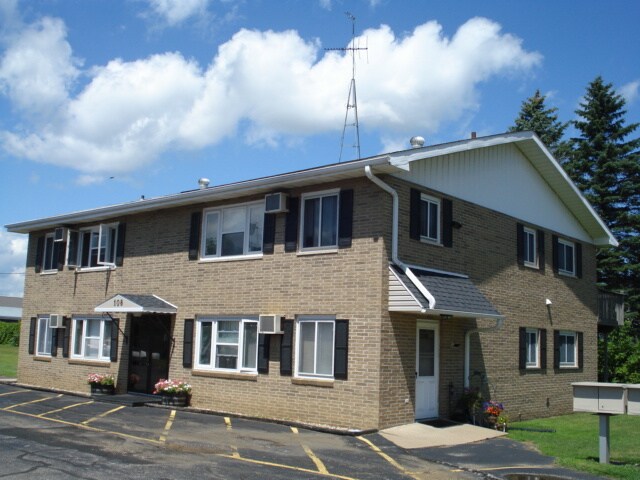 108 N Holmen Dr in Holmen, WI - Building Photo