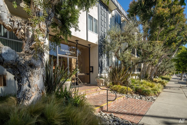 8163 Redlands St, Unit 2nd floor in Los Angeles, CA - Building Photo - Building Photo