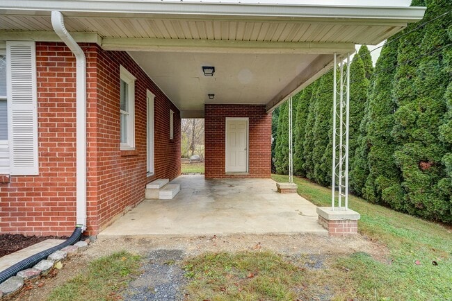 1503 Stoneybrook Dr in Johnson City, TN - Building Photo - Building Photo