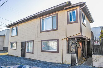 121 N Wasson St in Coos Bay, OR - Building Photo - Building Photo