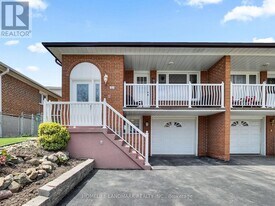 219 Shawnee Cir in Toronto, ON - Building Photo