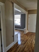 1919 E Thomas St, Unit Lower Level in Seattle, WA - Building Photo - Building Photo