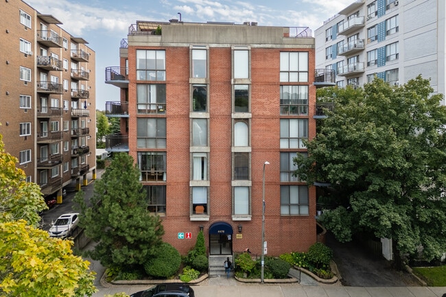 4476 Sainte-Catherine Rue O