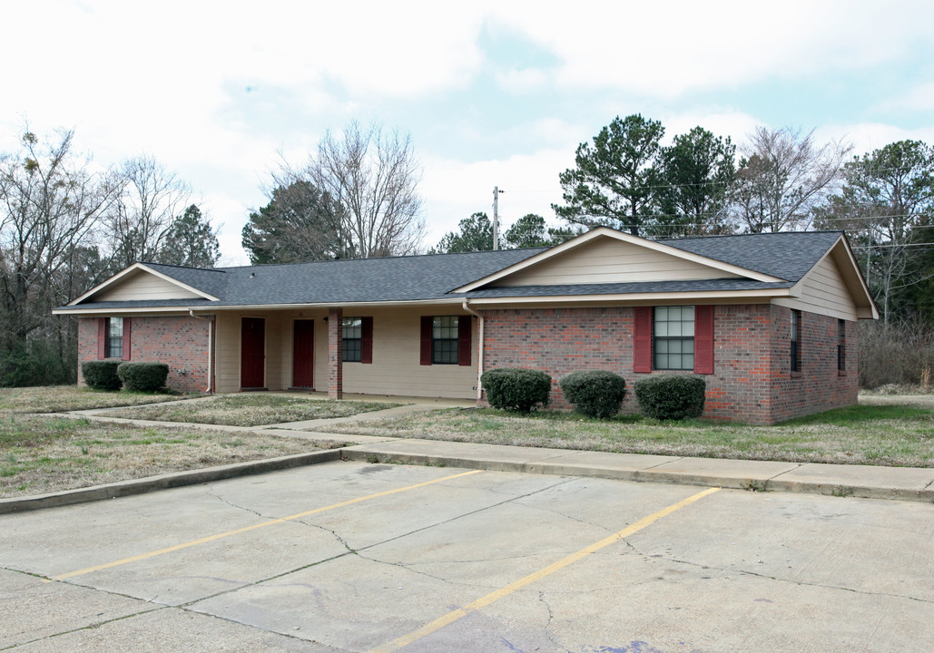 Holly Estates in Holly Springs, MS - Building Photo