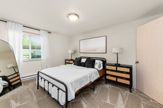 The Monterey Apartments in Vancouver, WA - Building Photo - Building Photo